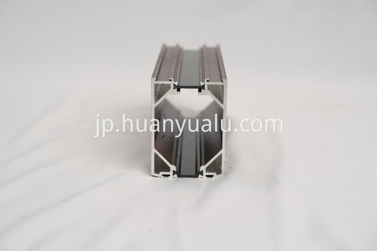 Thermal insulation profiles